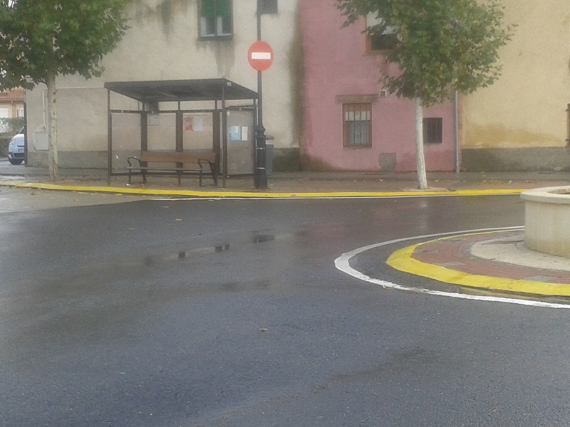 El Ayuntamiento de Palazuelos cambia la parada del Transporte Metropolitano a una calle más segura