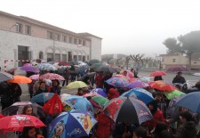 Paraguas para pedir el gimnasio en el Colegio La Villa de Cuéllar