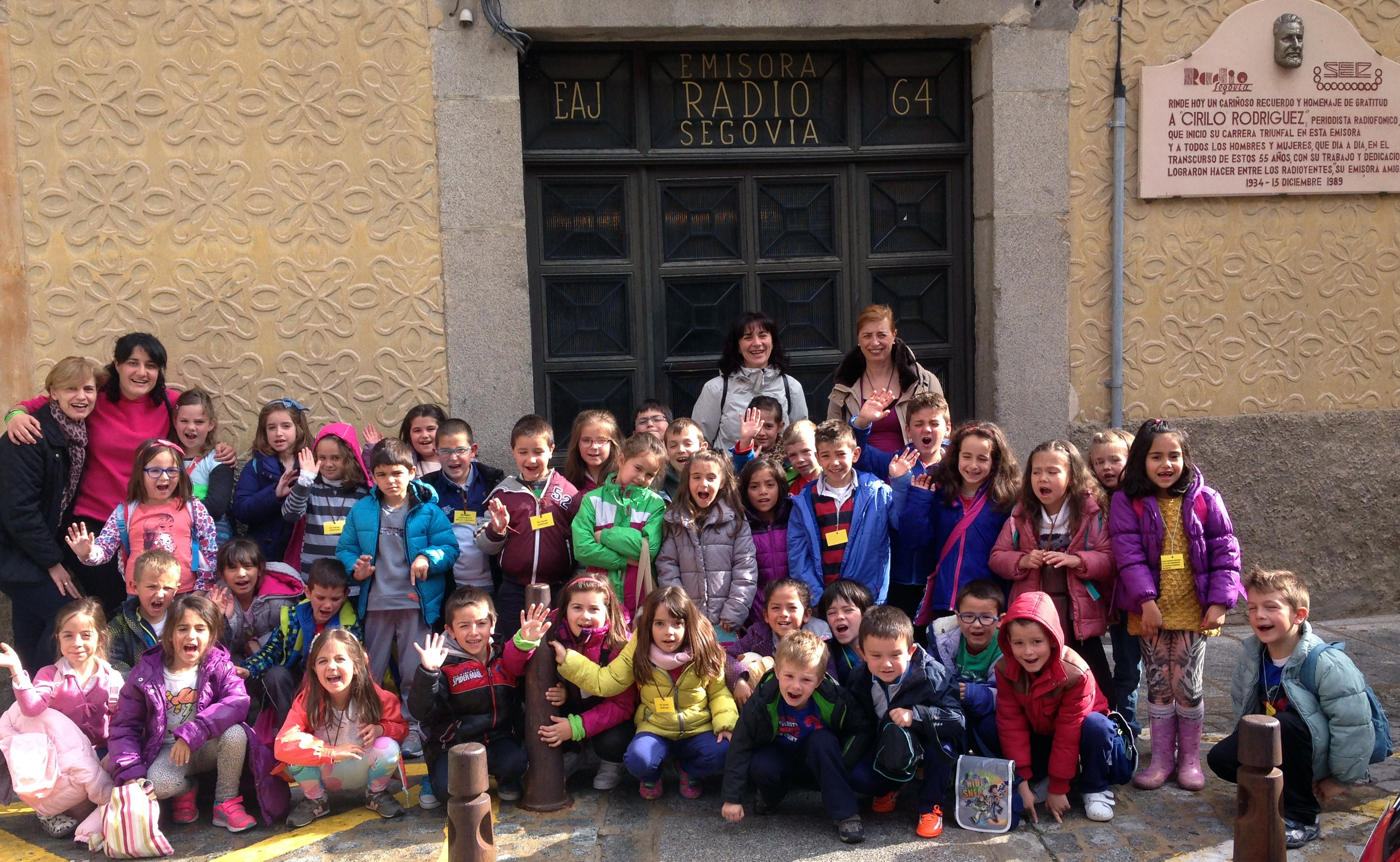 Alumnos del CRA Los Almendros de La Lastrilla visitan Radio Segovia